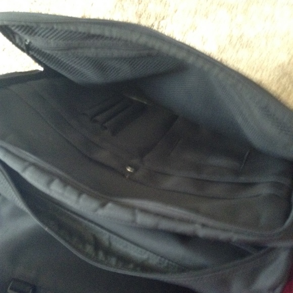 Well loved GUESS computer bag - Picture 5 of 8